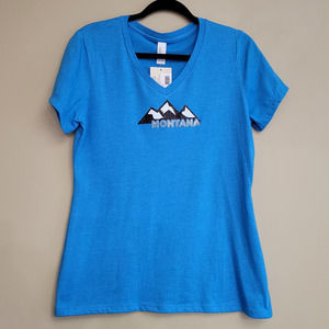 DISTRICT NWT V-Neck Short Sleeve Mountain Montana Graphic T-shirt